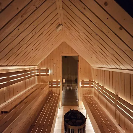 Goralska 2 Highland - Split Ac, Jacuzzi, Sauna, Private Parking, Mountains View, Garden, Dağ evi *
